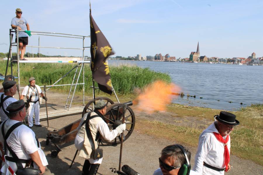 Kanonier- und Böller-Treffen zur Hanse Sail 2022